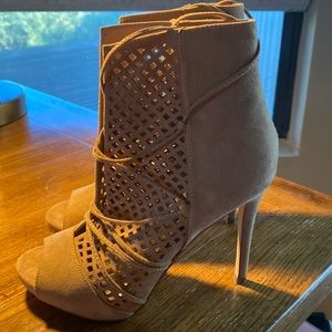Guess open toe suede stiletto with lace size 6